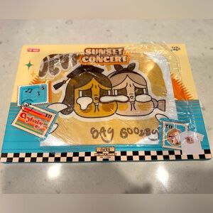 Pop Mart Crybaby Sunset Concert RARE White Graphic T-Shirt Sz Large